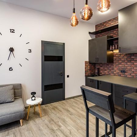 לבוב Stylish Apartment In The Center מראה חיצוני תמונה