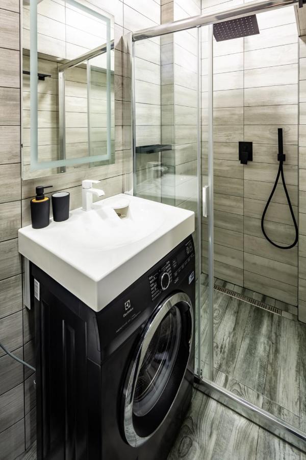 לבוב Stylish Apartment In The Center מראה חיצוני תמונה